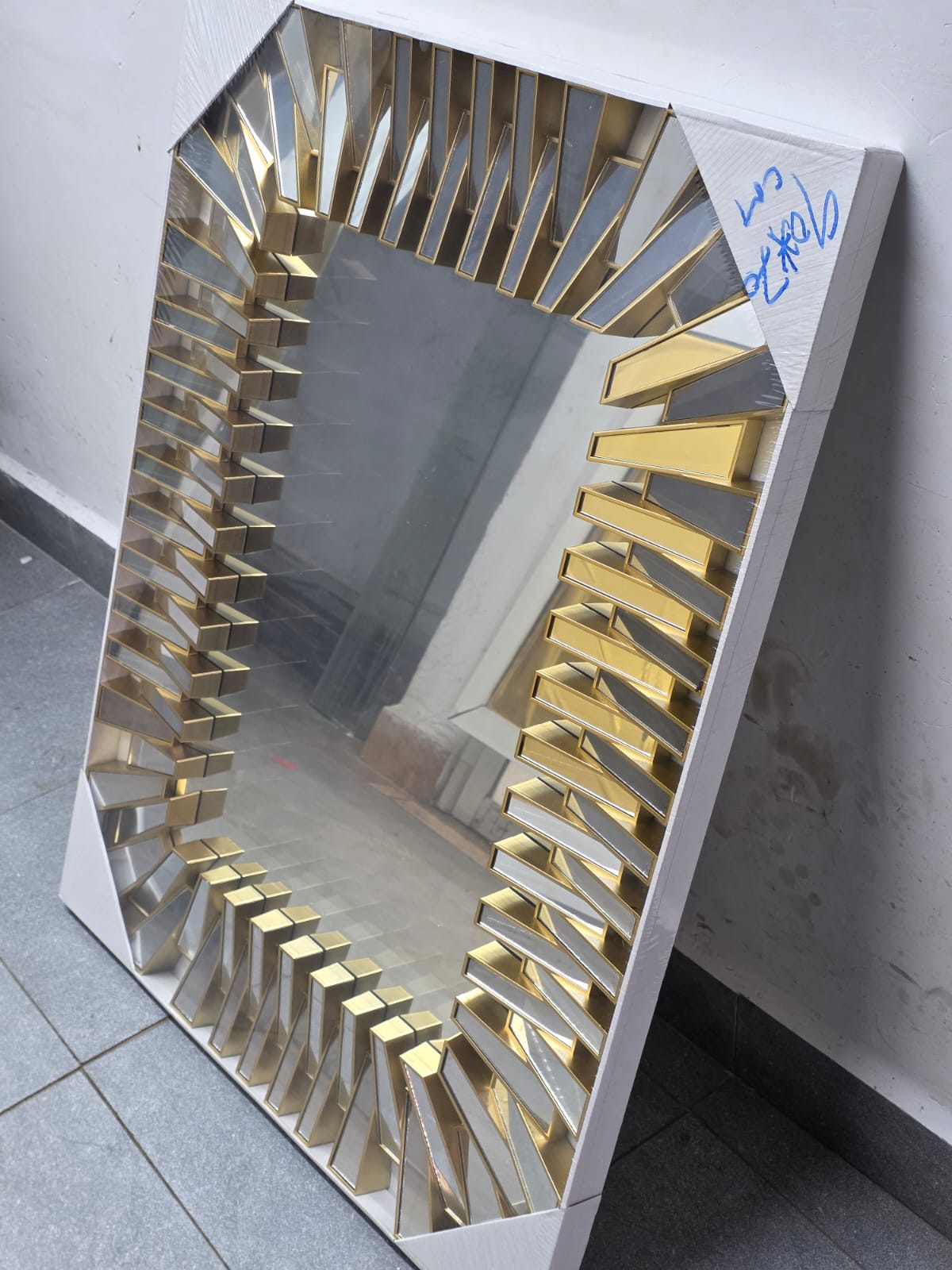 Large Decorative Mirror Kenya – Elegant Statement Mirror for Modern Home Interiors - Image 3